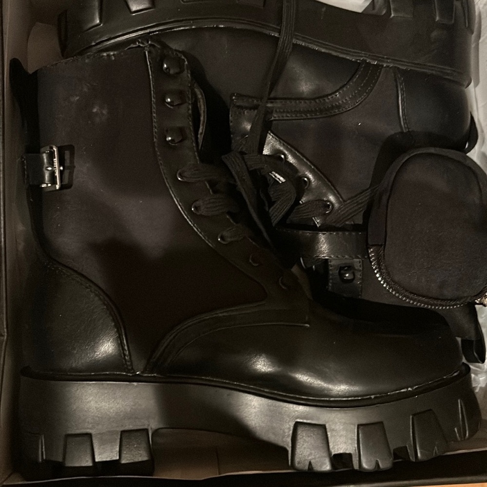 Size 8 boots with pouches on the side
